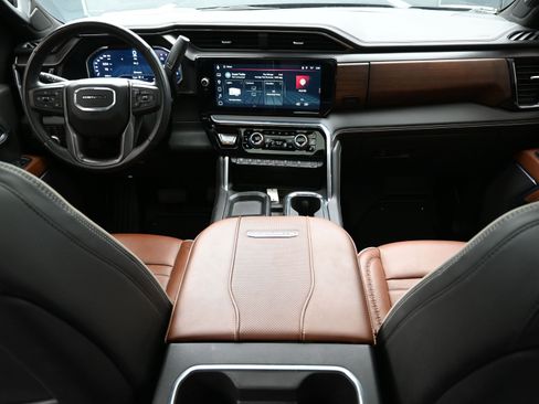 Used 2024 GMC Sierra 2500 Denali Ultimate image 13