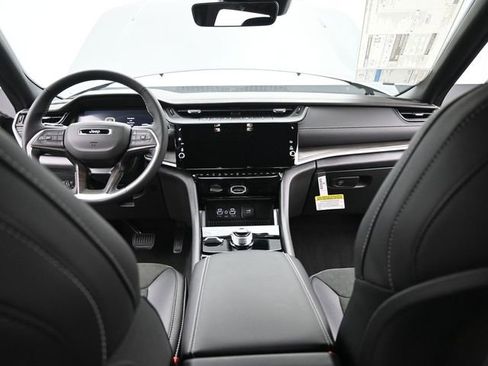 New 2026 Jeep Grand Cherokee Laredo image 24