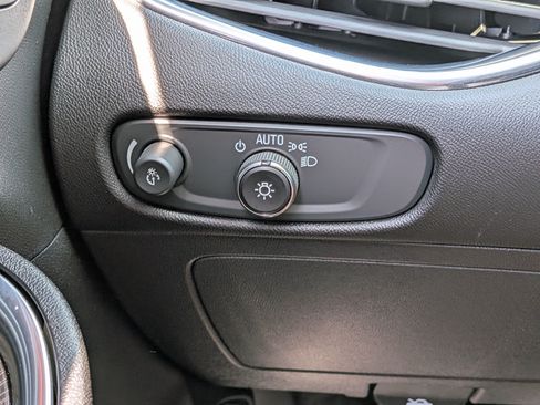 Used 2021 Chevrolet Malibu Premier FWD image 22