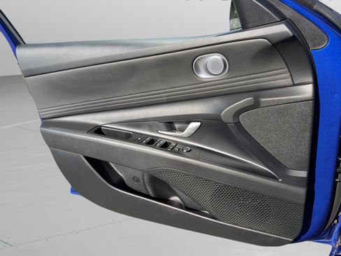 Used 2025 Hyundai Elantra SEL FWD image 27