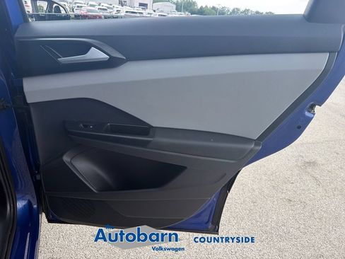 Certified 2022 Volkswagen Taos SE FWD image 23