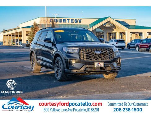 Used 2025 Ford Explorer ST-Line w/ ST-Line Street Pack image 1