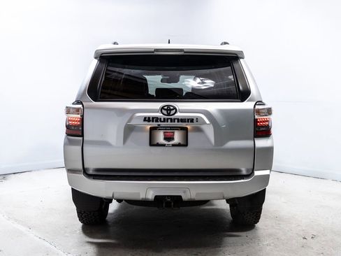 Used 2022 Toyota 4Runner SR5 Premium w/ Moonroof Package AWD/4WD image 6