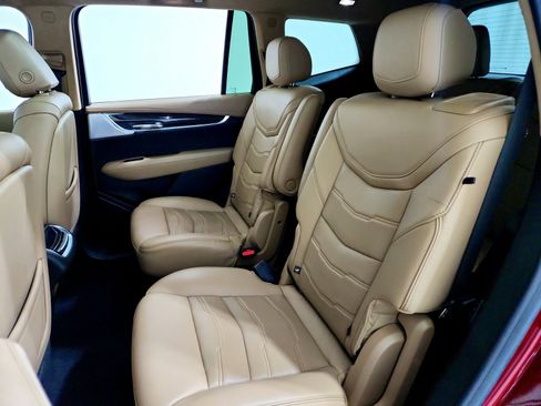 Used 2020 Cadillac XT6 Premium Luxury w/ Platinum Package image 23