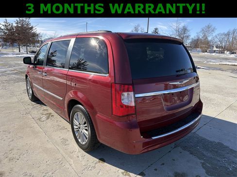 Used 2016 Chrysler Town & Country Touring-L image 29