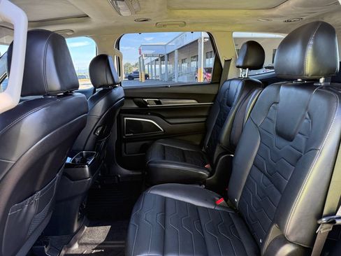 Certified 2022 Kia Telluride SX w/ SX Prestige Package AWD/4WD image 16
