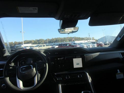 New 2026 GMC Sierra 2500 Denali w/ Denali Reserve Package image 17