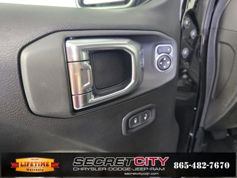 New 2025 Jeep Gladiator Mojave image 12