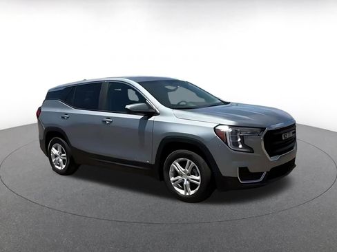 Used 2024 GMC Terrain SLE FWD image 3