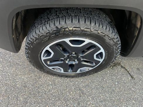 Used 2016 Jeep Renegade Trailhawk image 11