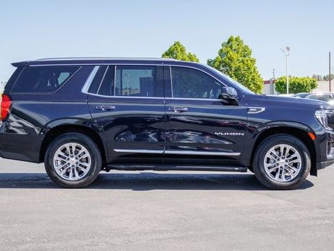 Certified 2022 GMC Yukon SLT w/ SLT Premium Package AWD/4WD image 5