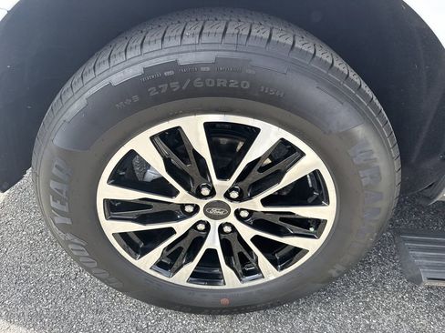 Used 2025 Ford Expedition Max Platinum image 17