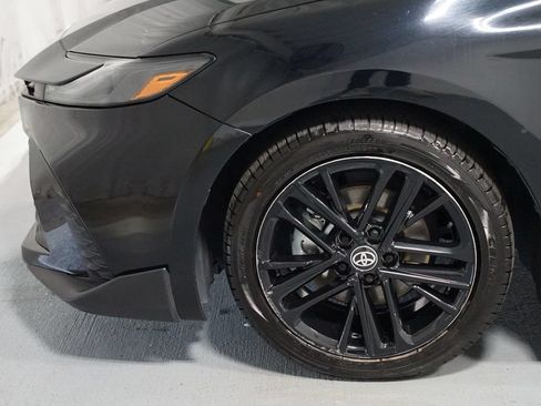 Used 2025 Toyota Camry SE FWD image 5