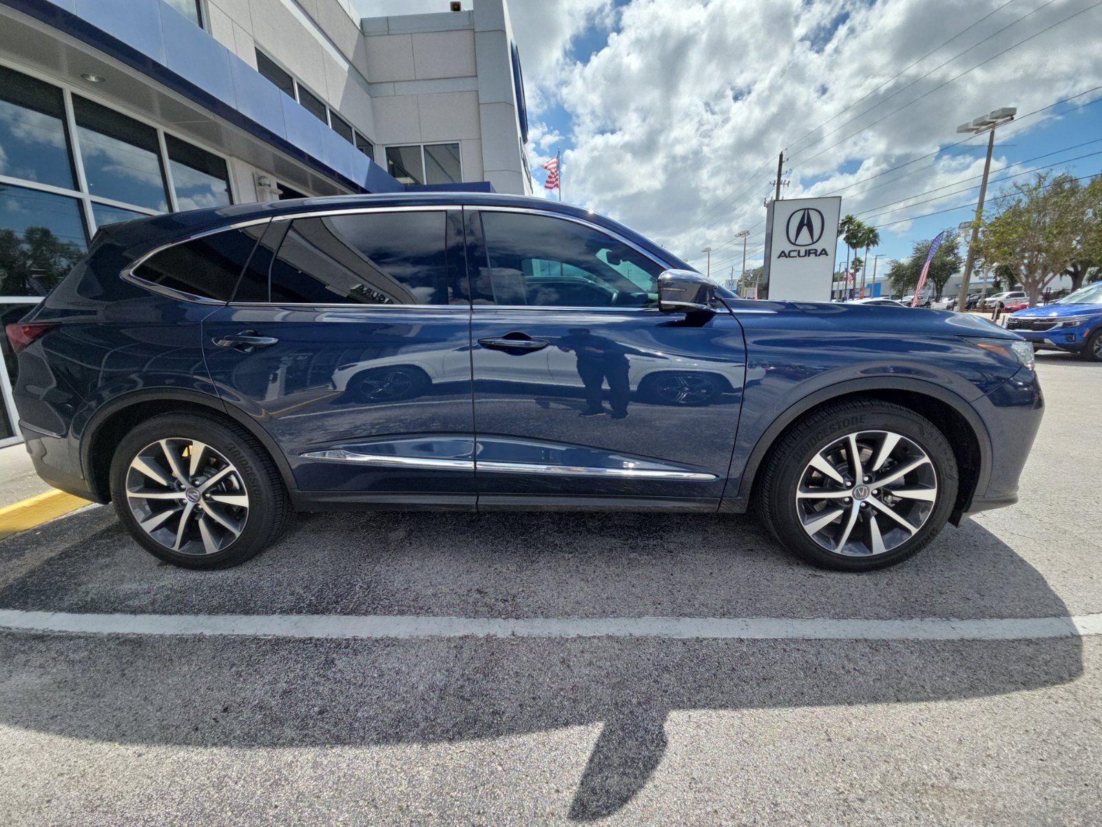 Used 2026 Acura MDX w/ Technology Package FWD image 4