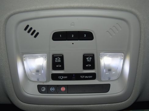 Used 2018 Chevrolet Traverse LT image 53