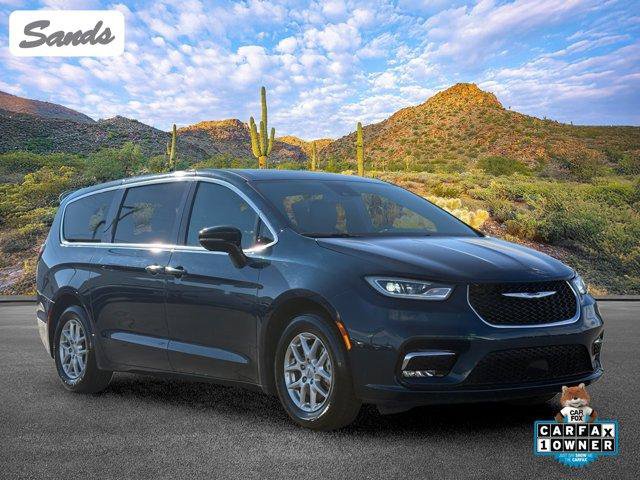 Used 2025 Chrysler Pacifica Select FWD image 1