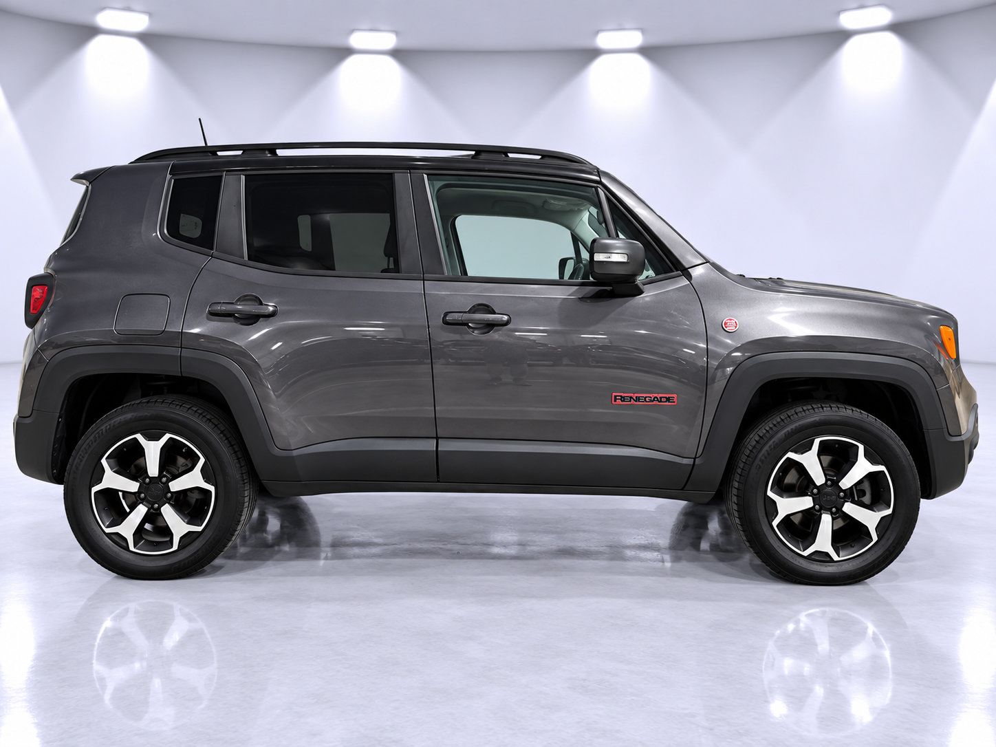Used 2019 Jeep Renegade Trailhawk AWD/4WD image 4