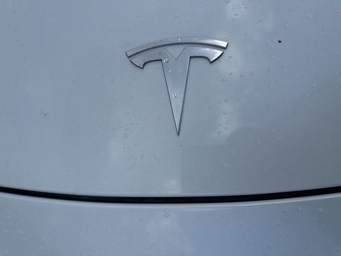 Used 2021 Tesla Model Y Long Range AWD/4WD image 3