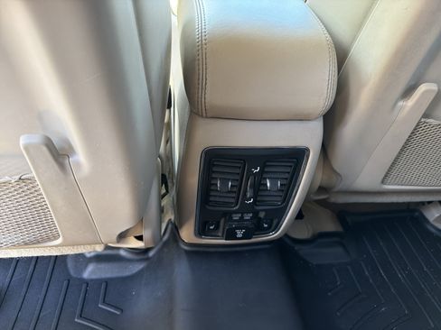 Used 2015 Jeep Grand Cherokee Overland w/ Advanced Technology Group AWD/4WD image 14
