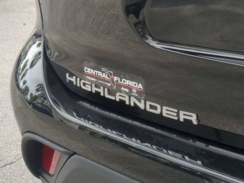 Used 2021 Toyota Highlander XLE FWD image 13
