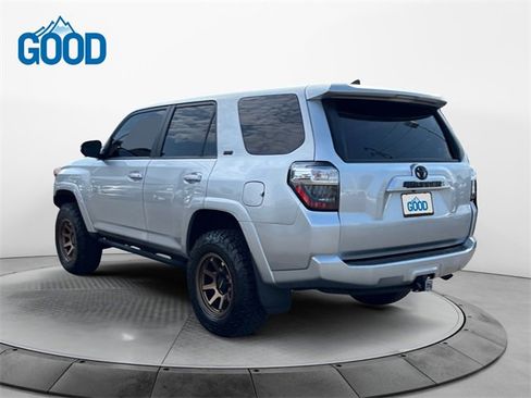 Used 2022 Toyota 4Runner SR5 Premium image 3