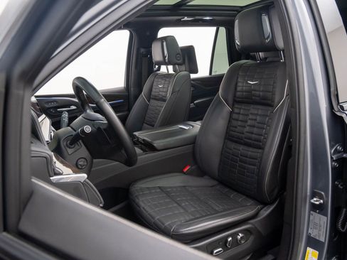 Used 2021 Cadillac Escalade Sport Platinum w/ LPO, ONYX Package image 20