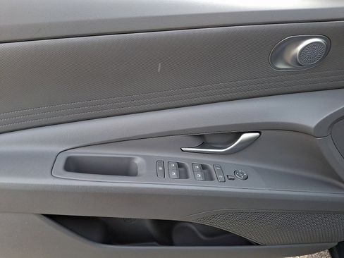 Certified 2024 Hyundai Elantra SE FWD image 13