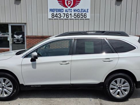 Used 2017 Subaru Outback 2.5i Premium AWD/4WD image 3