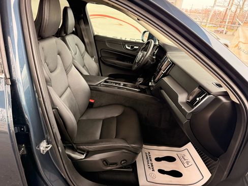 Used 2020 Volvo XC60 T5 Momentum w/ Protection Package image 23