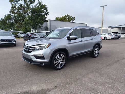 Used 2017 Honda Pilot Touring image 1