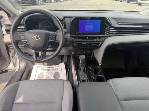 Used 2025 Toyota Camry LE w/ Convenience Package image 16