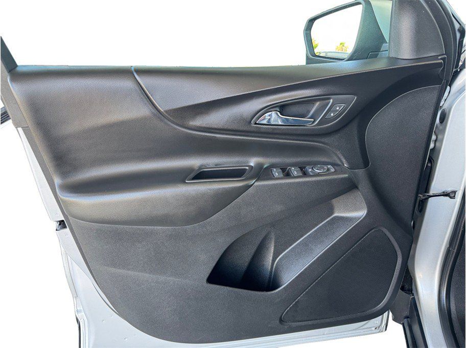 Used 2019 Chevrolet Equinox LT FWD image 17