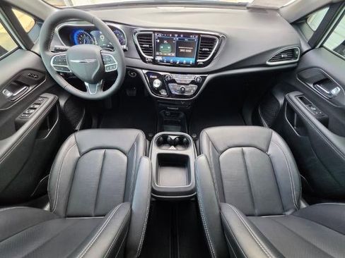 Used 2026 Chrysler Pacifica Select FWD image 23