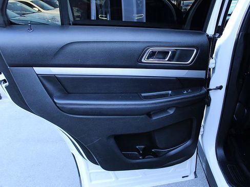 Used 2016 Ford Explorer XLT w/ Equipment Group 202A FWD image 17