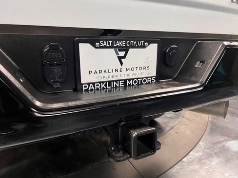 Used 2022 Chevrolet Silverado 2500 Custom w/ Custom Value Package image 14