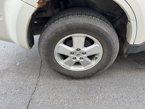 Used 2012 Ford Escape XLT AWD/4WD image 8
