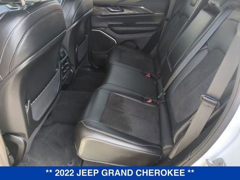Used 2022 Jeep Grand Cherokee Altitude AWD/4WD image 20