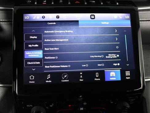 Used 2023 Jeep Grand Cherokee L Limited RWD image 19