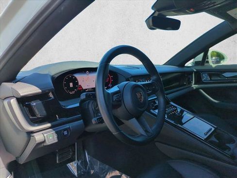 Used 2024 Porsche Panamera image 10