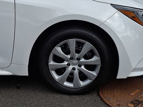 Used 2025 Toyota Corolla LE FWD image 8