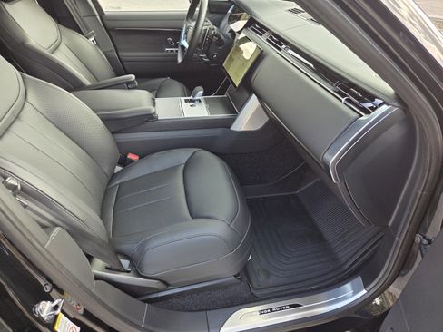 New 2025 Land Rover Range Rover Long Wheelbase SE image 3