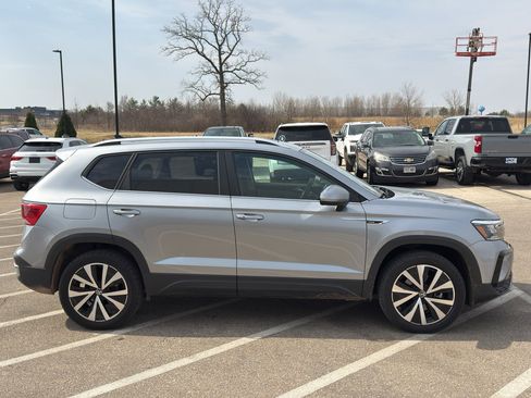 Used 2022 Volkswagen Taos SE image 7