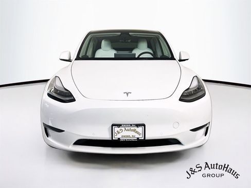 Used 2022 Tesla Model Y Long Range image 2