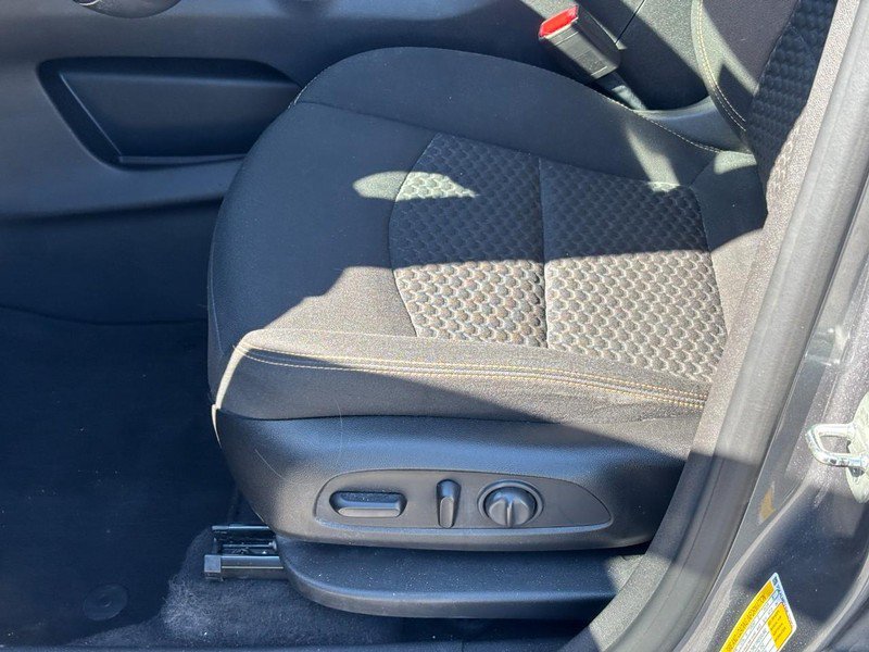 Used 2021 GMC Terrain SLE w/ Driver Convenience Package FWD image 17