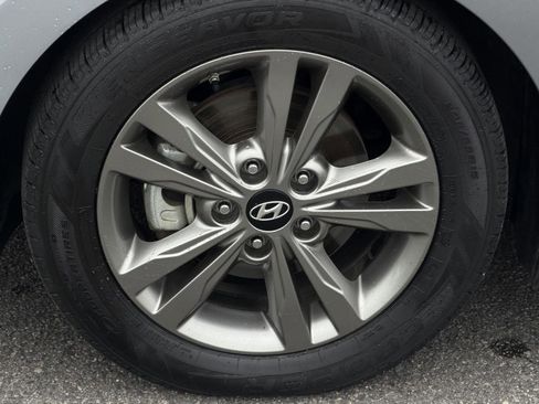 Used 2017 Hyundai Elantra SE FWD image 5