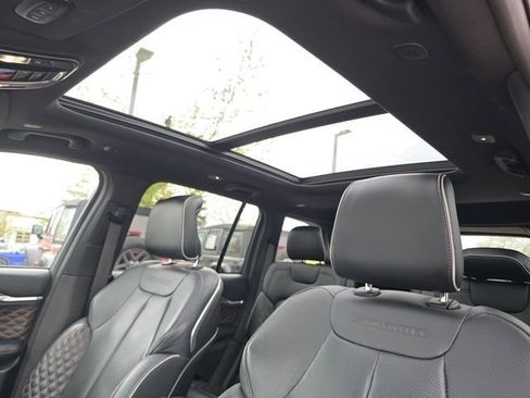Used 2025 Jeep Grand Cherokee Summit AWD/4WD image 6