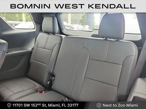 Used 2024 Chevrolet Traverse RS image 7