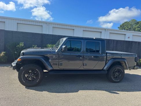 Used 2024 Jeep Gladiator Sport AWD/4WD image 3