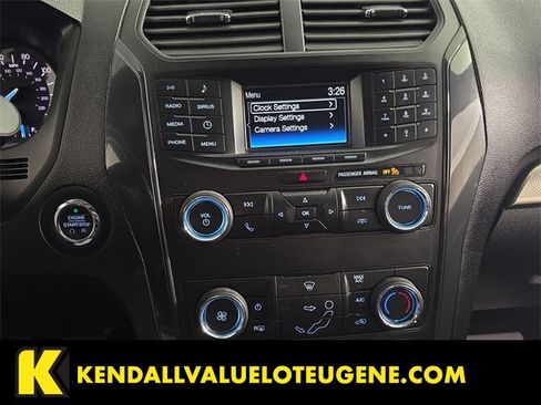 Used 2018 Ford Explorer XLT image 13