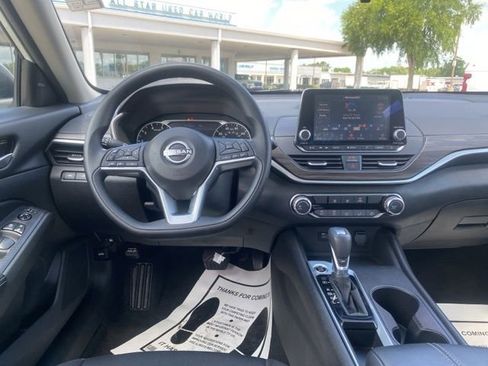 Used 2025 Nissan Altima 2.5 SV FWD image 19